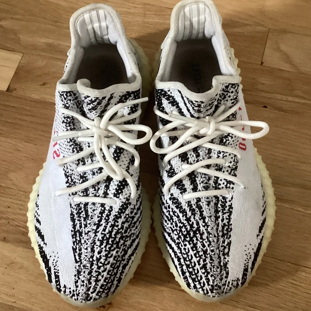 Adidas 350 Yeezy Zebra sneakers. Size 10